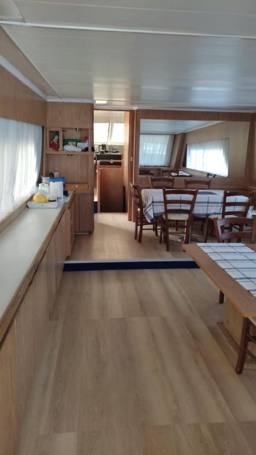 Hotel Boat & Breakfast Lucretia, Luxury Yacht Àrbatax Esterno foto
